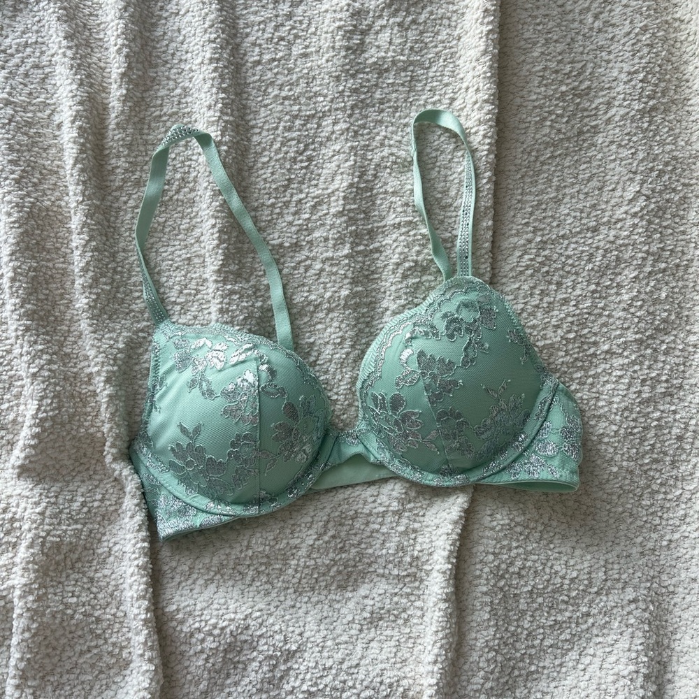 Victoria's Secret Mint Green Underwire Bra with Molded Cups